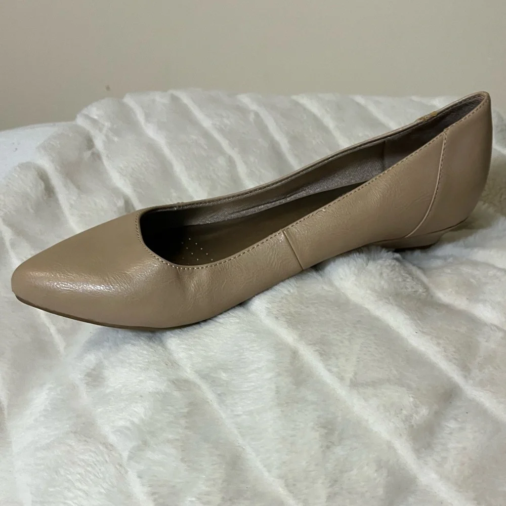 Lifestride Flex Spark 10M Nude Leather Kitten Wedge Workwear Office Summer Work